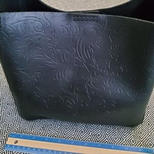 Portland Leather Goods Dahlia Butterfly bucket bag